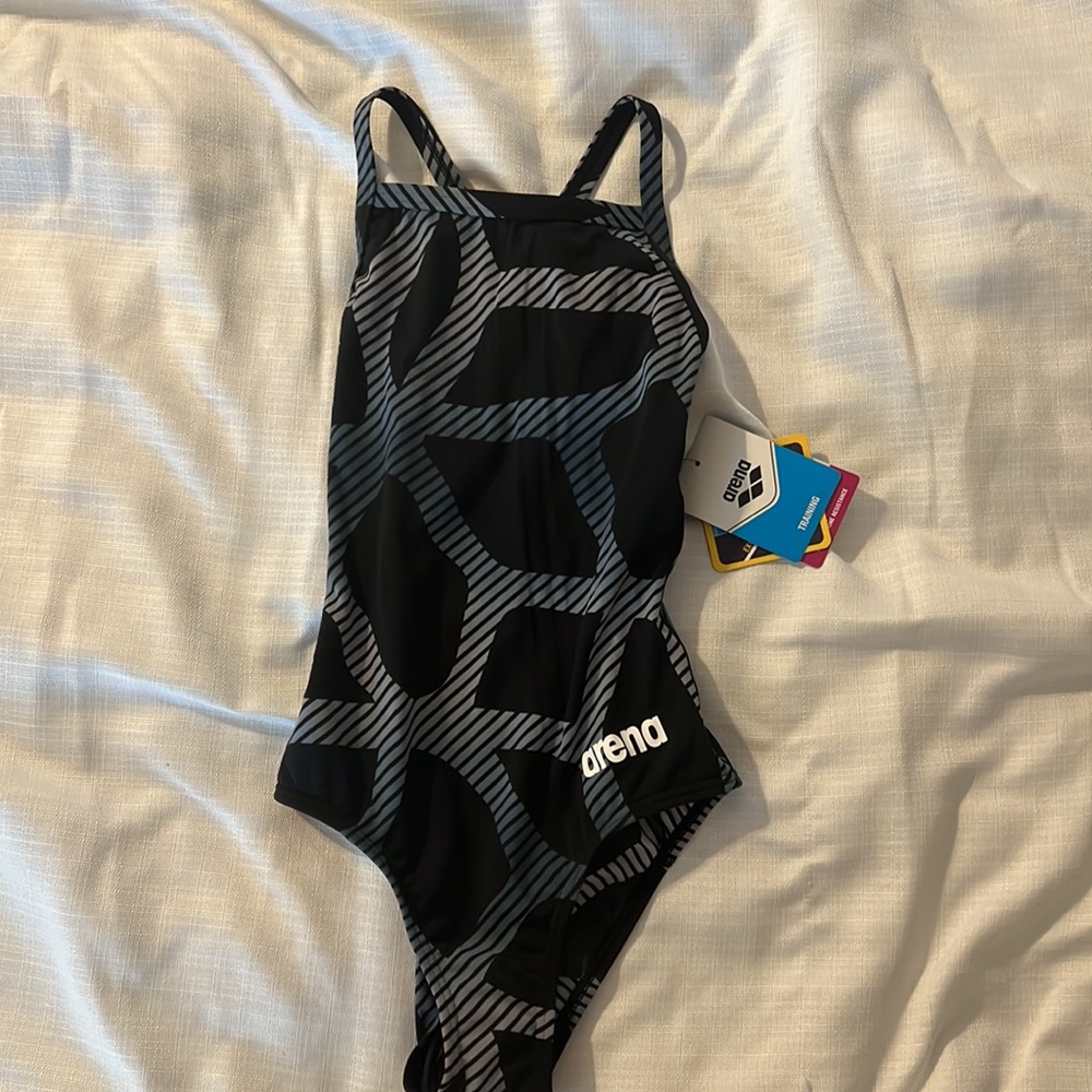 NWT training swimsuit. Max Life Spider light drop back from Arena.